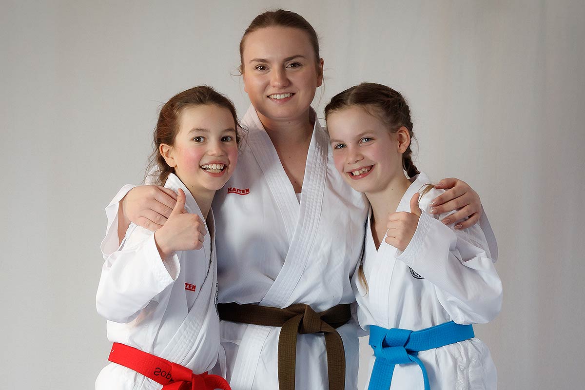 Karate Kumite Trainerin und Schülerinnen