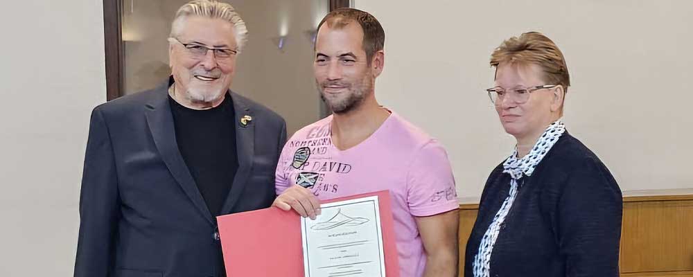 Goldene Ehrennadel Karate DKV für Frank Herholt